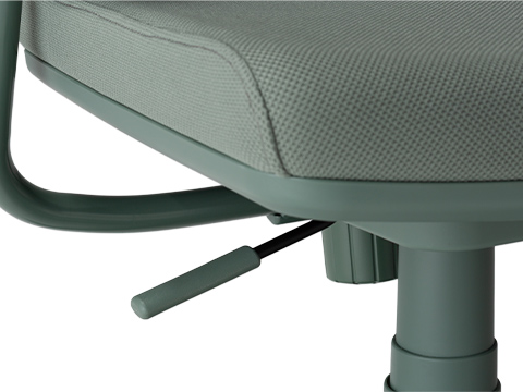 座面右下のレバー