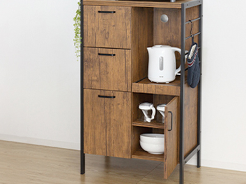 可動棚付きの扉収納