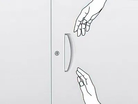 開きやすい大型取手